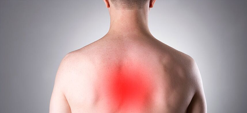 Schmerzen sind das Hauptsymptom der thorakalen Osteochondrose
