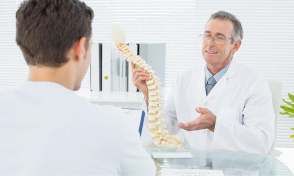Konsultation mit einem Arzt für thorakale Osteochondrose