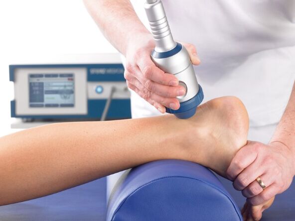 Physiotherapie kann helfen, Gelenkschmerzen in den Beinen nach einer Verletzung zu lindern.